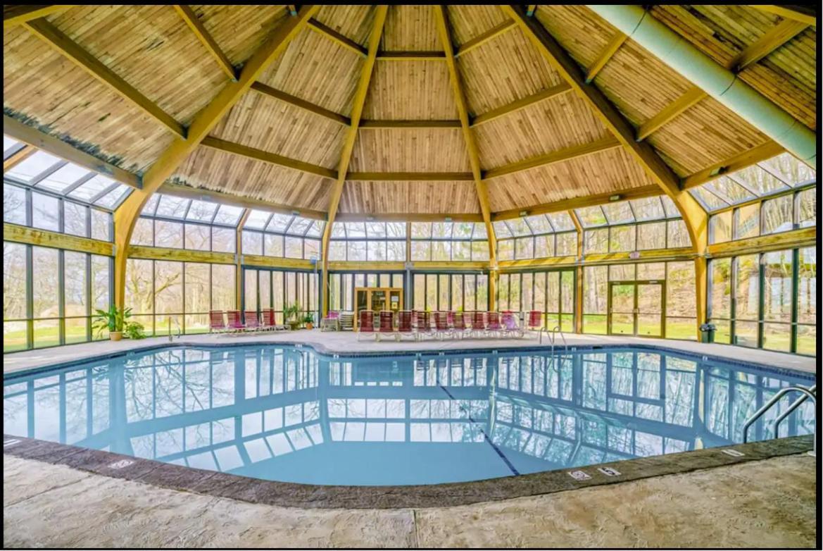 Aquatopia Waterpark-Pool-Tennis-Paintball- Zipline 127 坦纳斯维尔 外观 照片